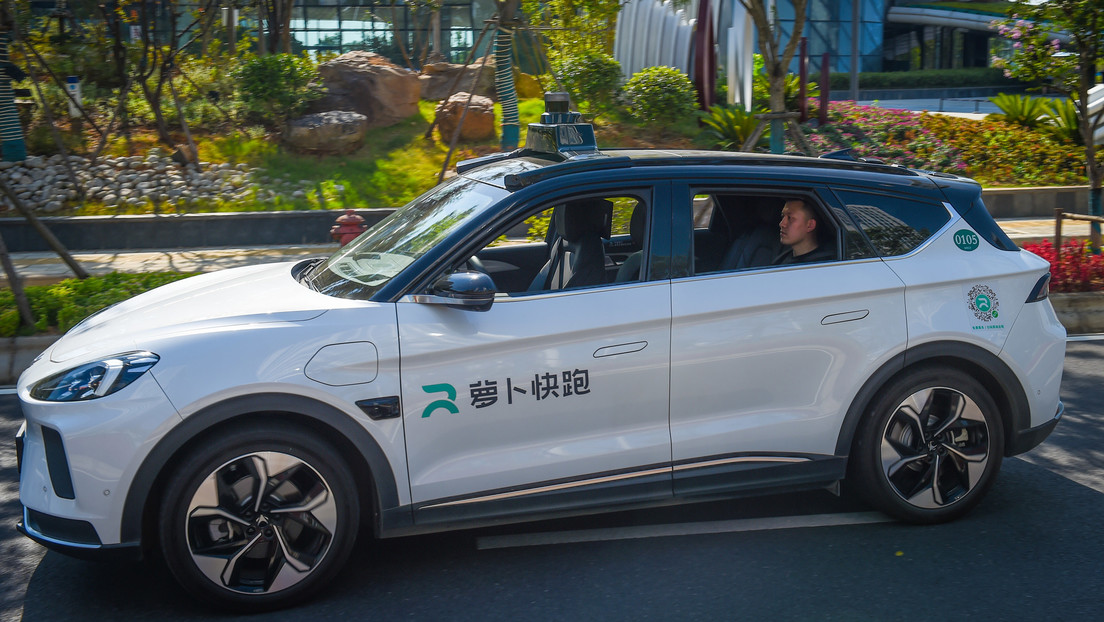 Baidu comienza a ofrecer viajes en sus robotaxis sin ningún operador humano en Pekín