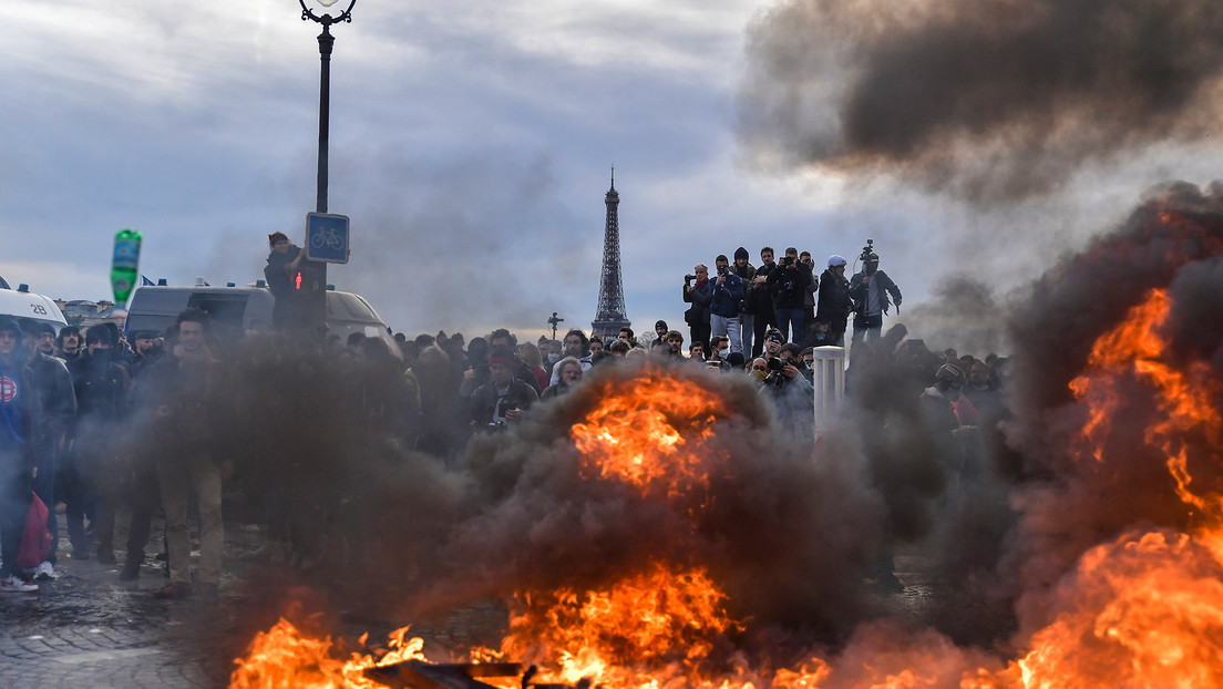 Político francés insta a continuar las protestas y plantea la instauración de una VI República