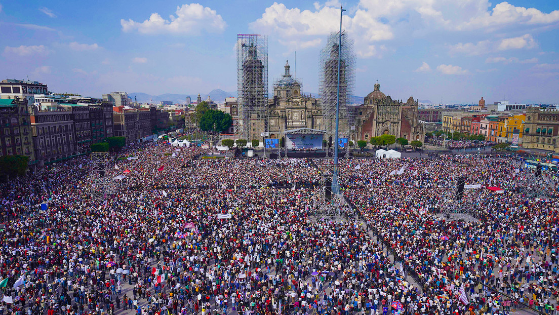 López Obrador conmemora el 85.º aniversario de la Expropiación Petrolera con una gran marcha