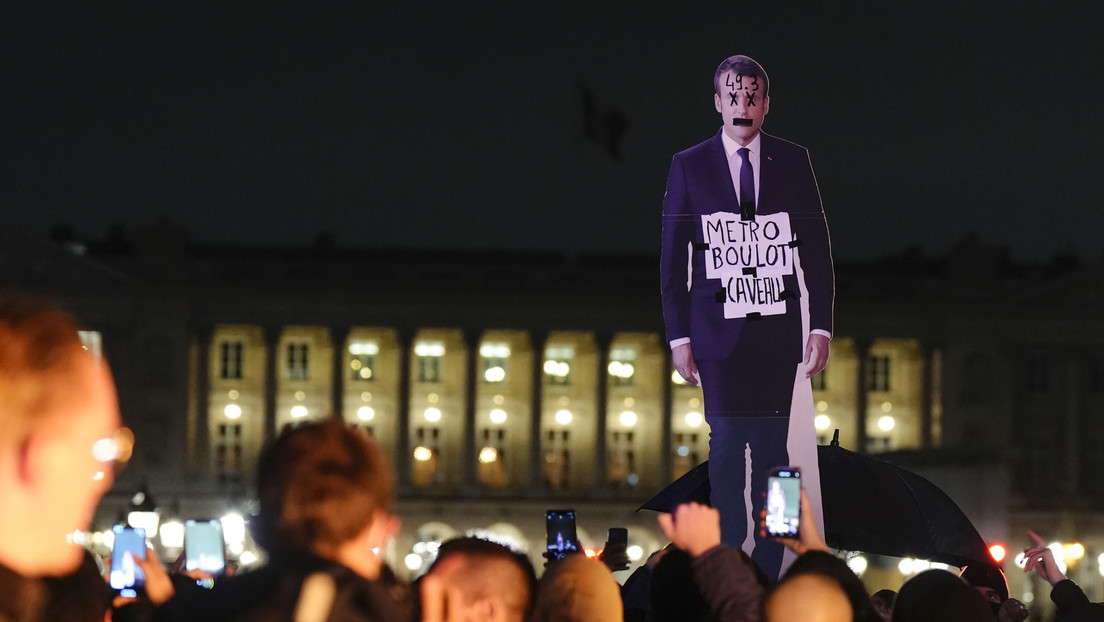 "¡Luis XVI fue decapitado, con Macron podemos repetir!": Siguen las protestas en París contra la reforma de pensiones (VIDEOS)