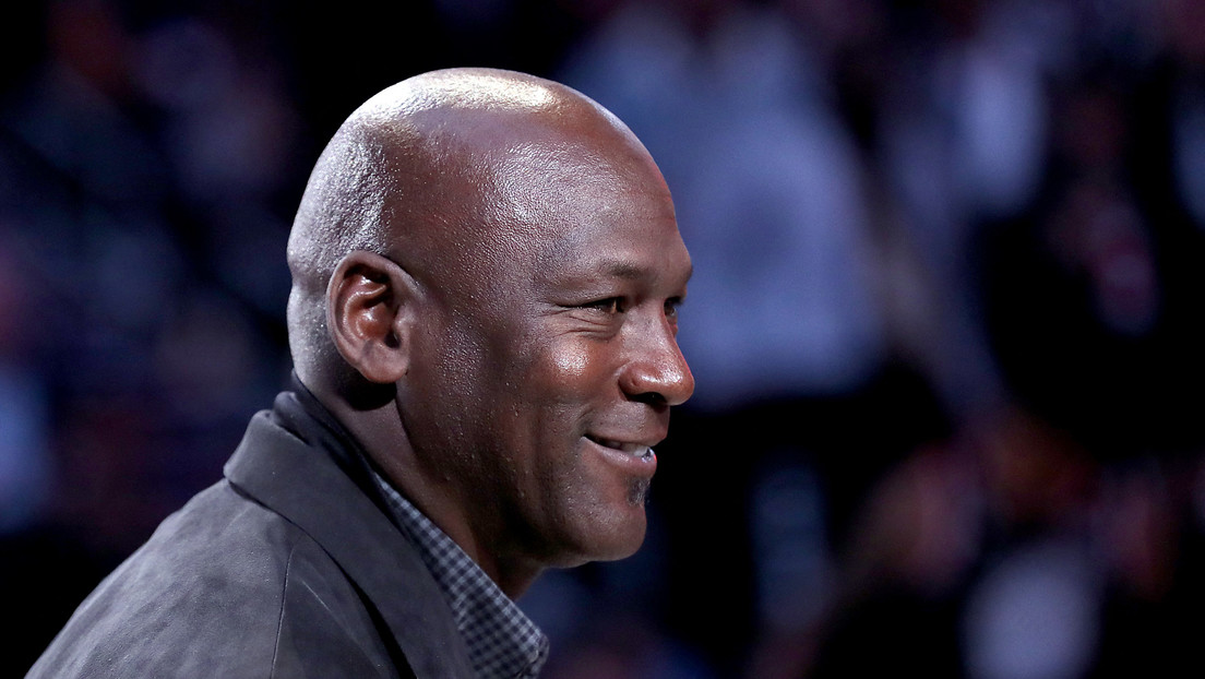 Reportan que Michael Jordan está en "conversaciones serias" para vender su equipo de la NBA