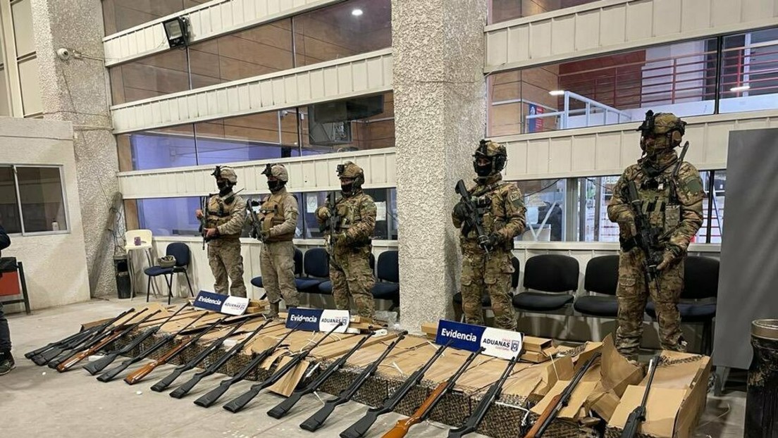 El Ejército chileno incauta dos camiones con 136 rifles en la frontera con Bolivia