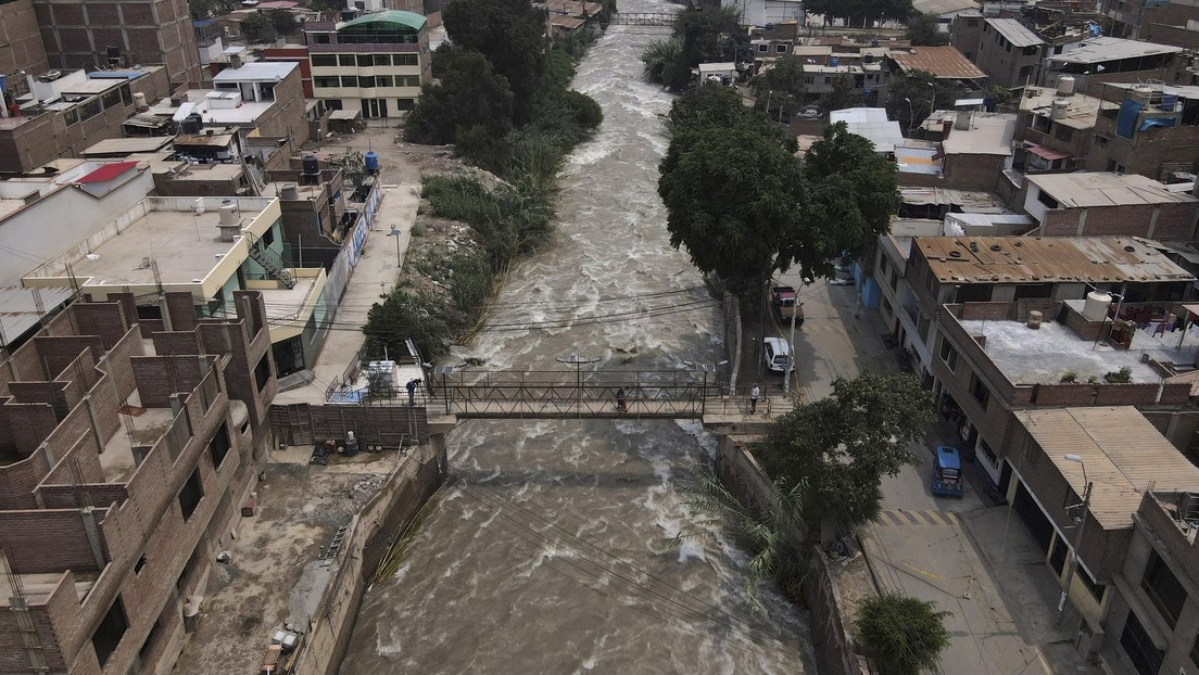 Madre e hijo fallecen en Perú después de caer a un río por el derrumbe de su vivienda