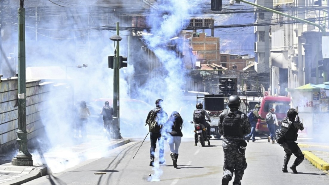 Fuertes choques con la Policía boliviana en una nueva protesta de maestros en La Paz