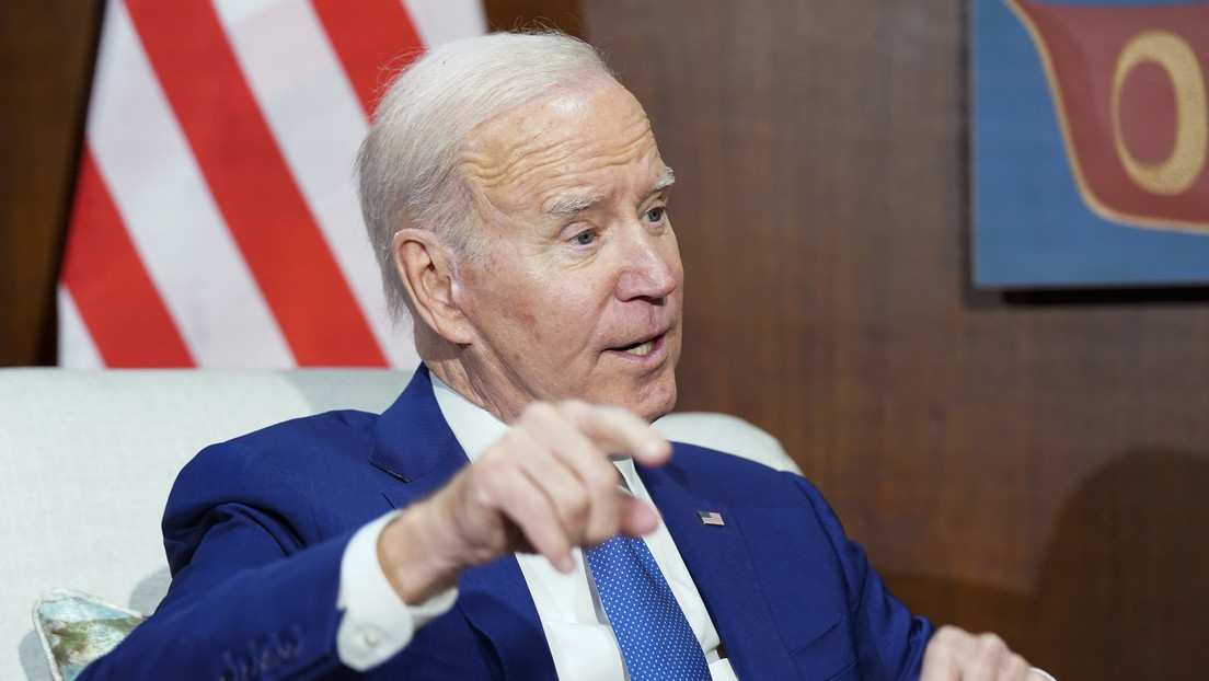 Biden confunde a asesores políticos con delincuentes y la Casa Blanca corrige el error
