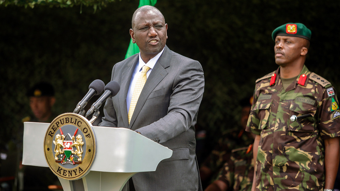 El presidente de Kenia sugiere a la ciudadanía que se deshaga de los dólares (VIDEO)