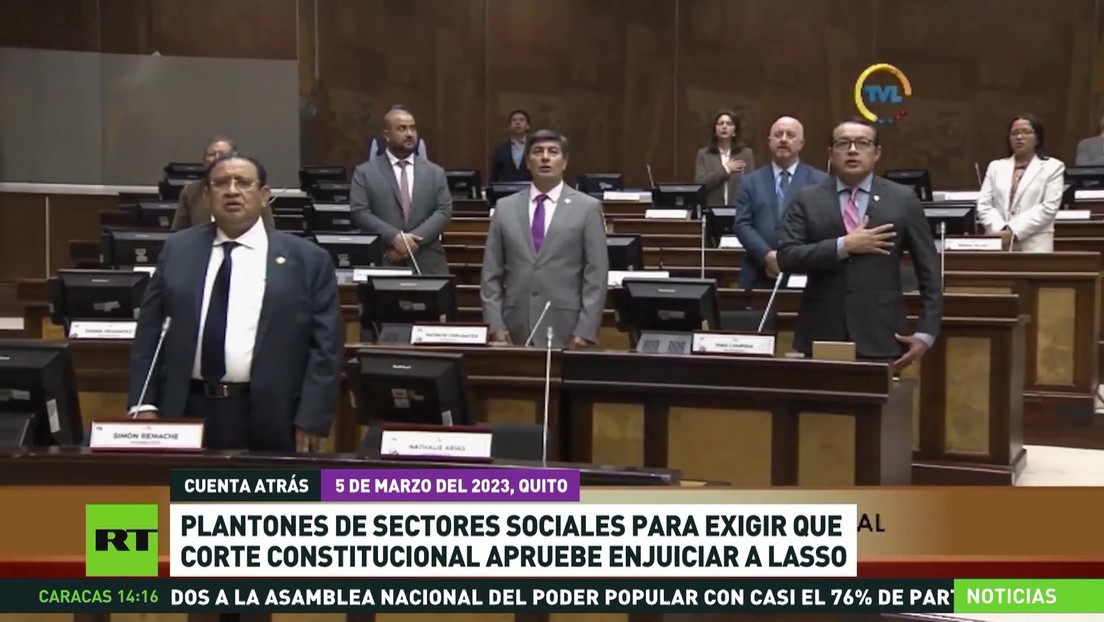 Plantones de sectores sociales para exigir que la Corte Constitucional de Ecuador apruebe enjuiciar a Lasso