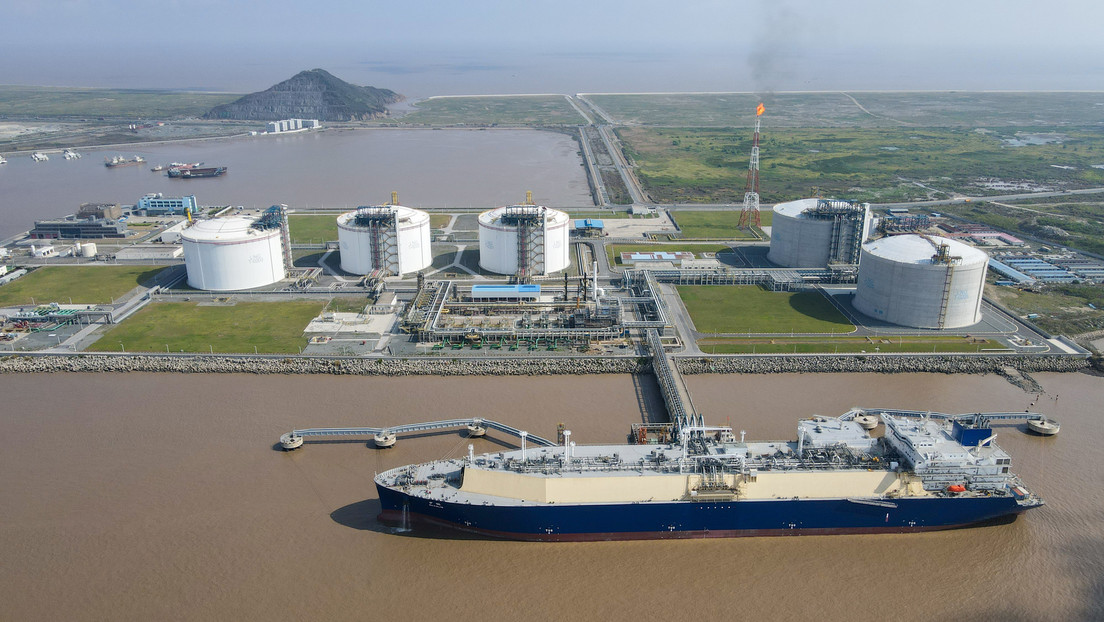 China finiquita el primer contrato transfronterizo de GNL en yuanes