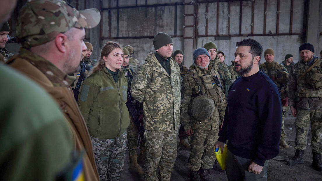 Zelenski explica por qué Ucrania se resiste a ceder el control de Artiómovsk