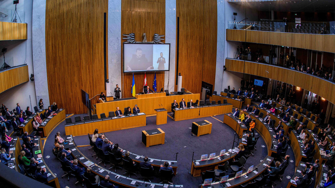 Diputados austriacos abandonan el Parlamento durante un discurso de Zelenski