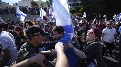 VIDEO: Enfrentamientos con la Policía durante masivas protestas contra la reforma judicial en Tel Aviv