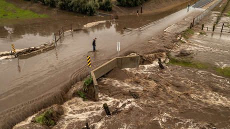 Intensas lluvias dejan 2 muertos en California, miles de evacuados y graves inundaciones (VIDEO)