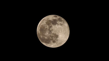Captan cómo un meteorito se estrella contra la Luna (VIDEO)