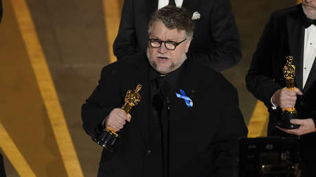 El cineasta mexicano Guillermo del Toro gana el Oscar a la mejor película de animación por 'Pinocho'