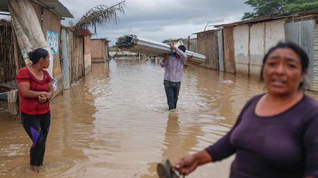 Desborde del río Chillón destruye varias casas en Lima (VIDEO)