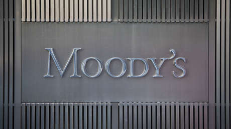 Moody's advierte con bajar la calificación de seis bancos de EE.UU. por sus "volátiles" condiciones