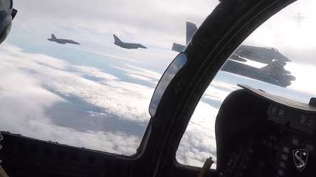 La OTAN publica un video del vuelo de bombarderos estratégicos B-52 de EE.UU. en "una misión sobre Europa"
