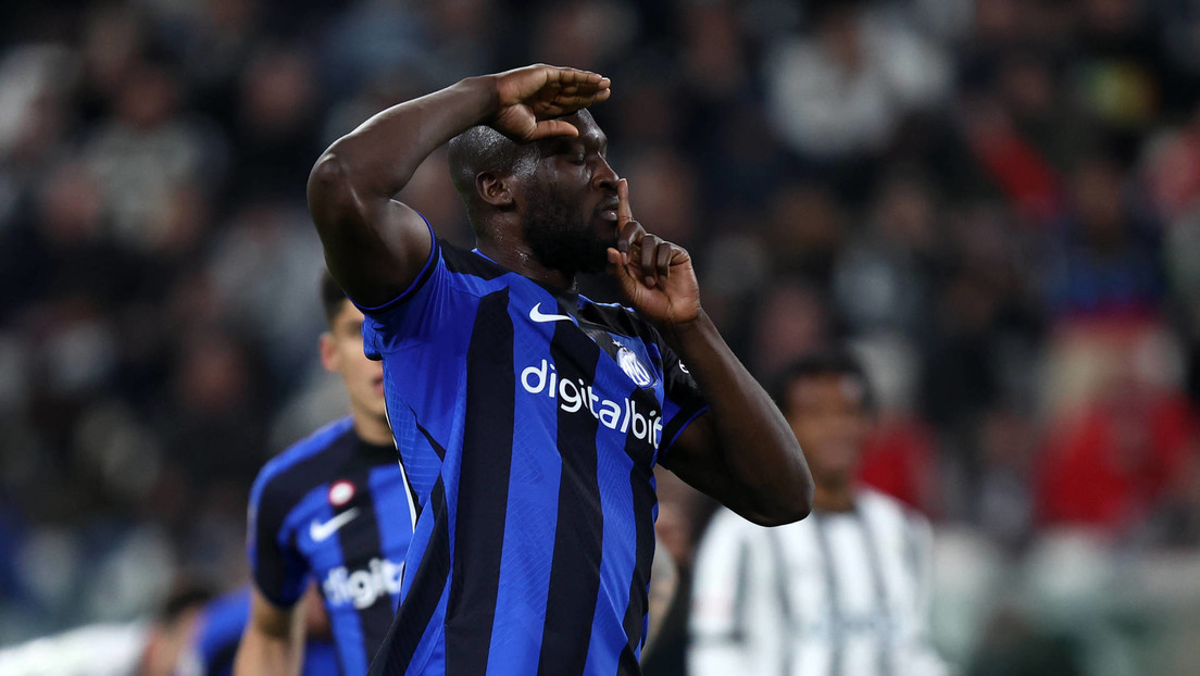 Los hinchas de la Juventus lanzan cantos racistas contra el jugador del Inter Romelu Lukaku