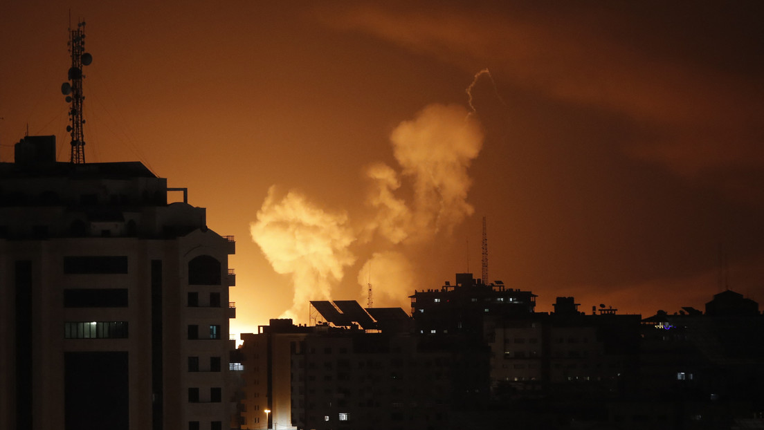 Israel bombardea la Franja de Gaza en respuesta al lanzamiento de cohetes desde el Líbano