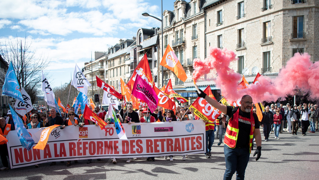 VIDEO: Abuchean a la primera ministra de Francia en medio de las protestas por la controvertida reforma de pensiones