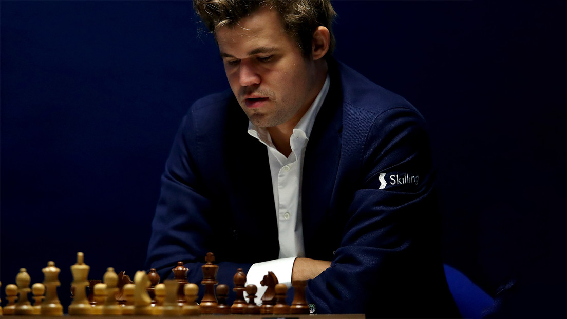 Magnus Carlsen pierde su última partida como campeón mundial de ajedrez por un error con el 'mouse'