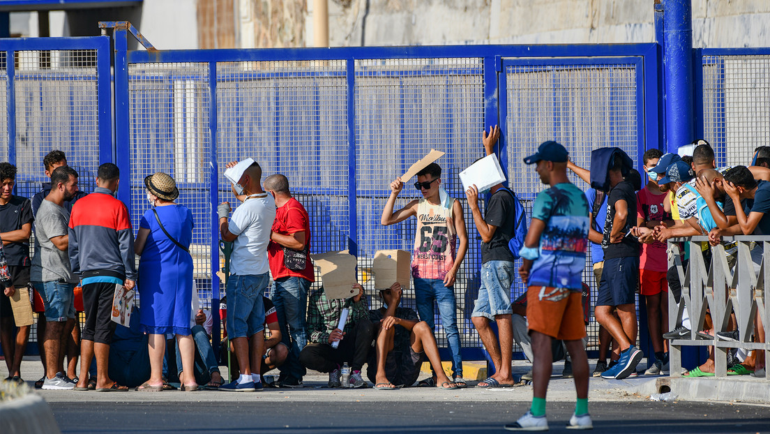 España cierra la frontera con Marruecos en Ceuta ante el intento de entrada de 200 migrantes