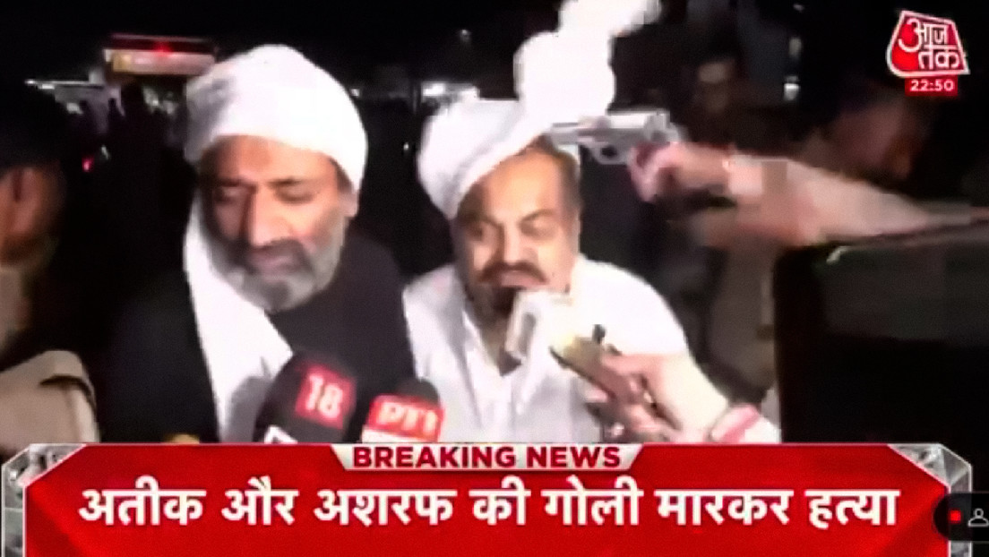 Matan a tiros a un expolítico indio y a su hermano cuando hablaban con periodistas (VIDEO)