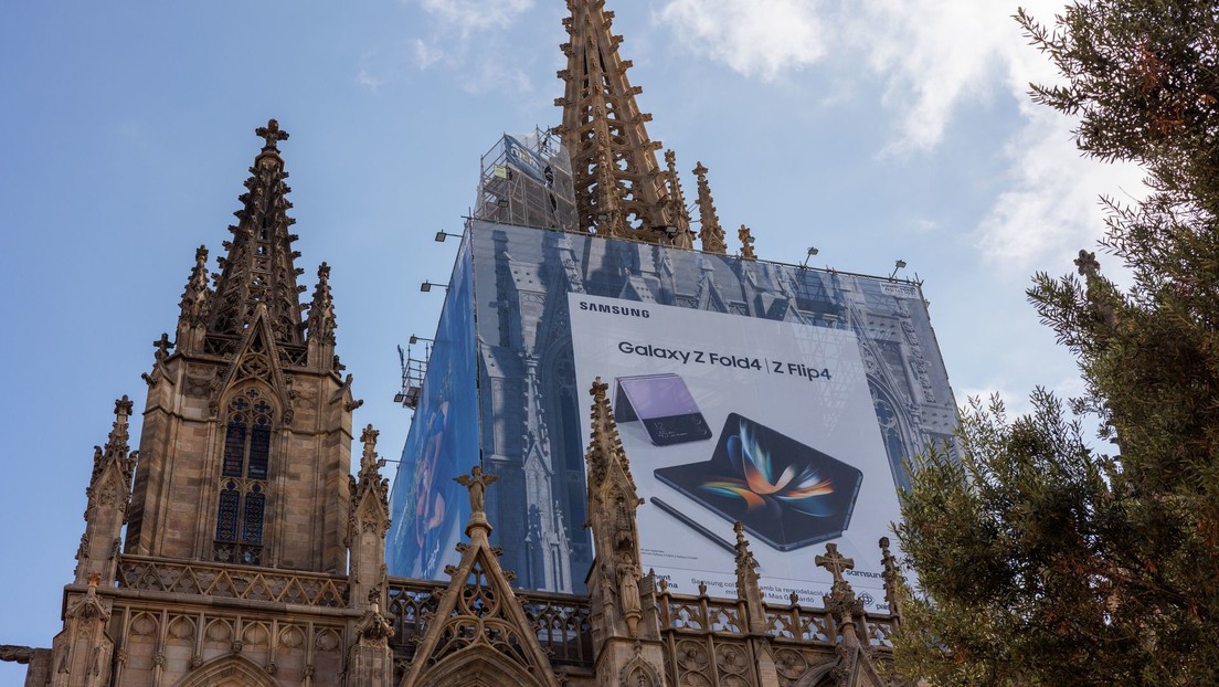 Tres estudiantes logran 'destapar' la catedral de Barcelona a golpe de QR
