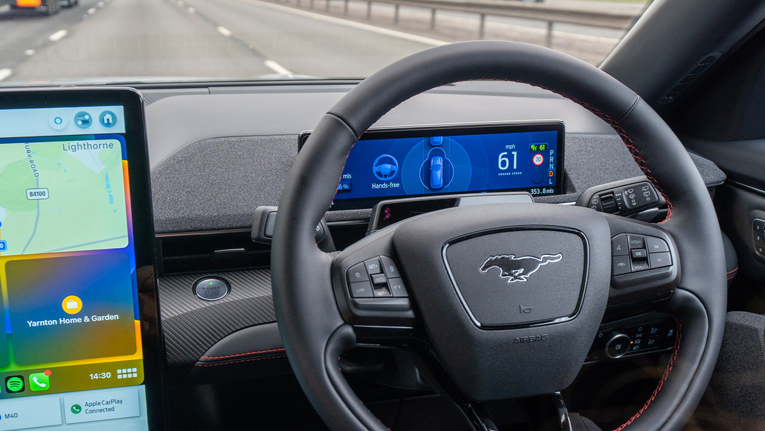 La inteligencia artificial le 'enseña' a manejar a un SUV semiautónomo de Ford