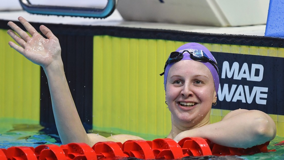 La nadadora rusa Evguenia Chikunova bate el récord mundial en los 200 metros pecho
