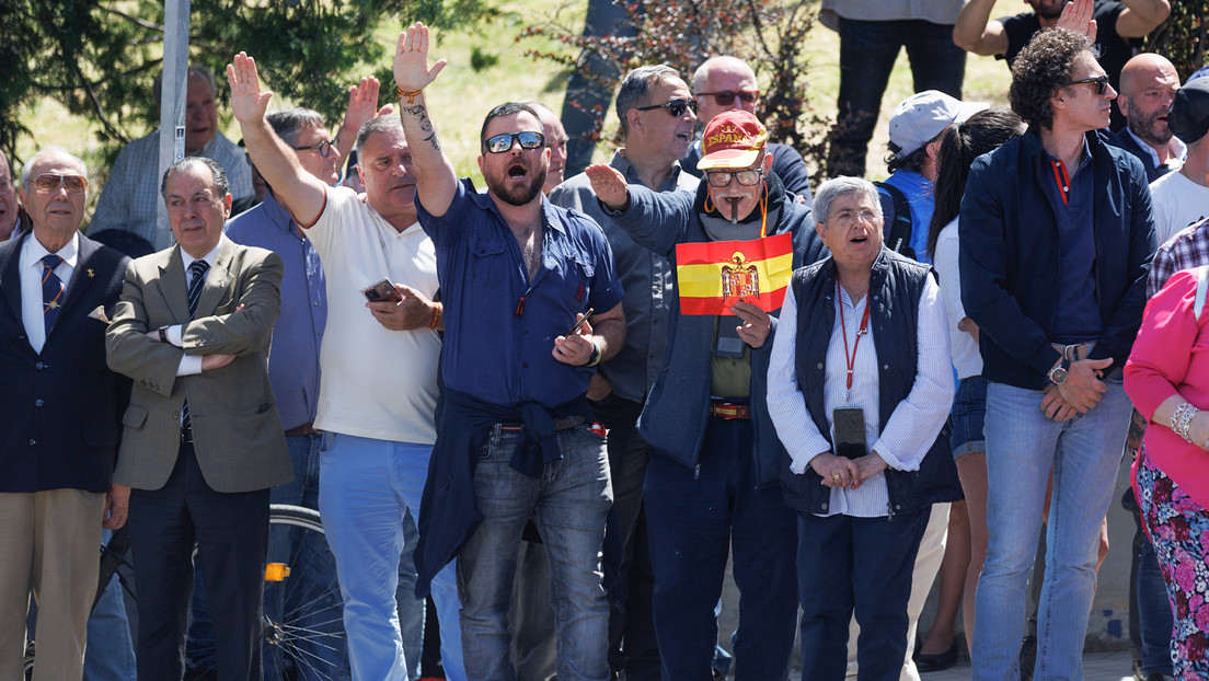 Simpatizantes del fundador de la Falange Española se enfrentan a la Policía en Madrid (VIDEOS)