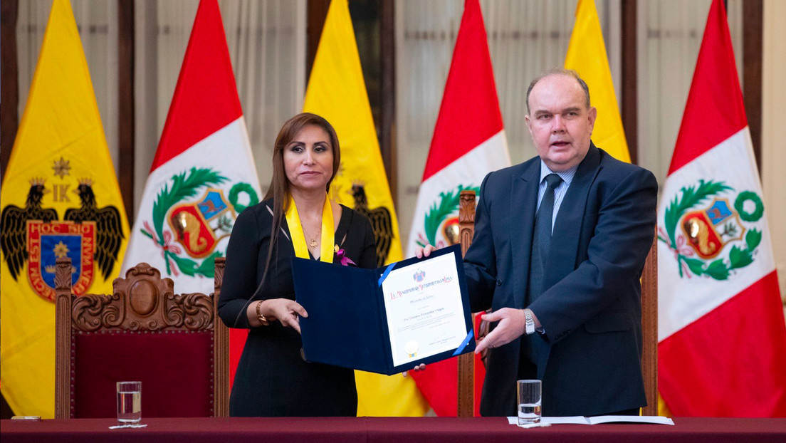 Justicia de Perú investiga a la fiscal de la Nación por recibir el galardón de un alcalde imputado