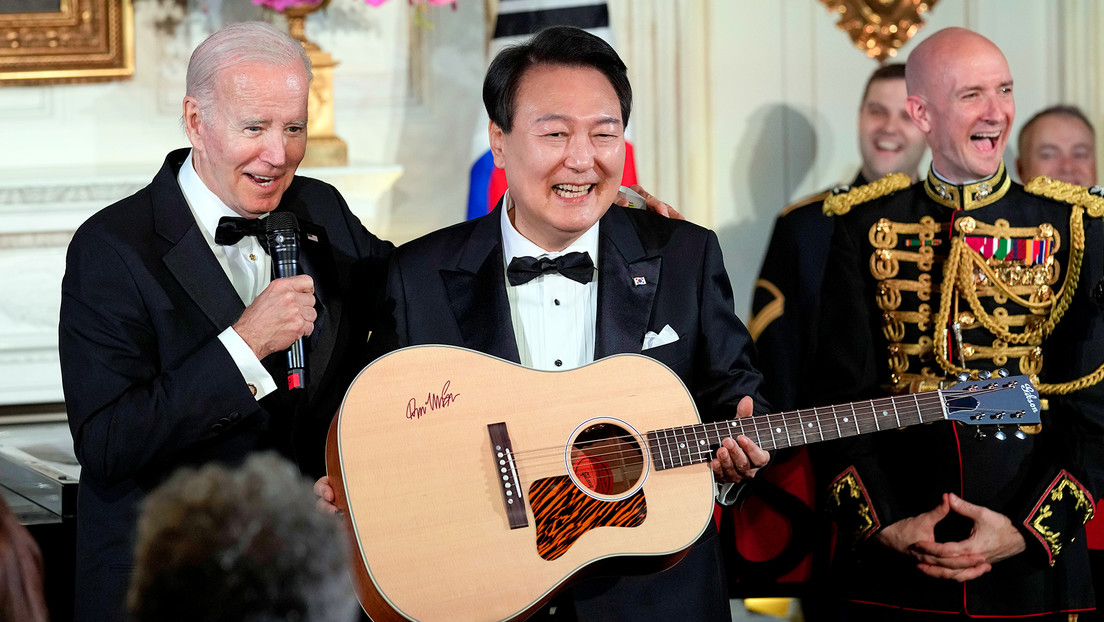 El presidente surcoreano canta 'American Pie' a pedido de Biden (VIDEO)