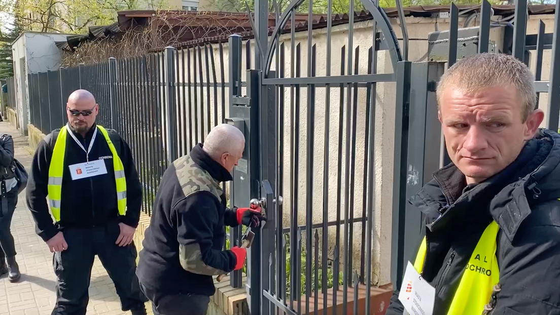 La Policía polaca irrumpe en la escuela de la Embajada rusa en Varsovia