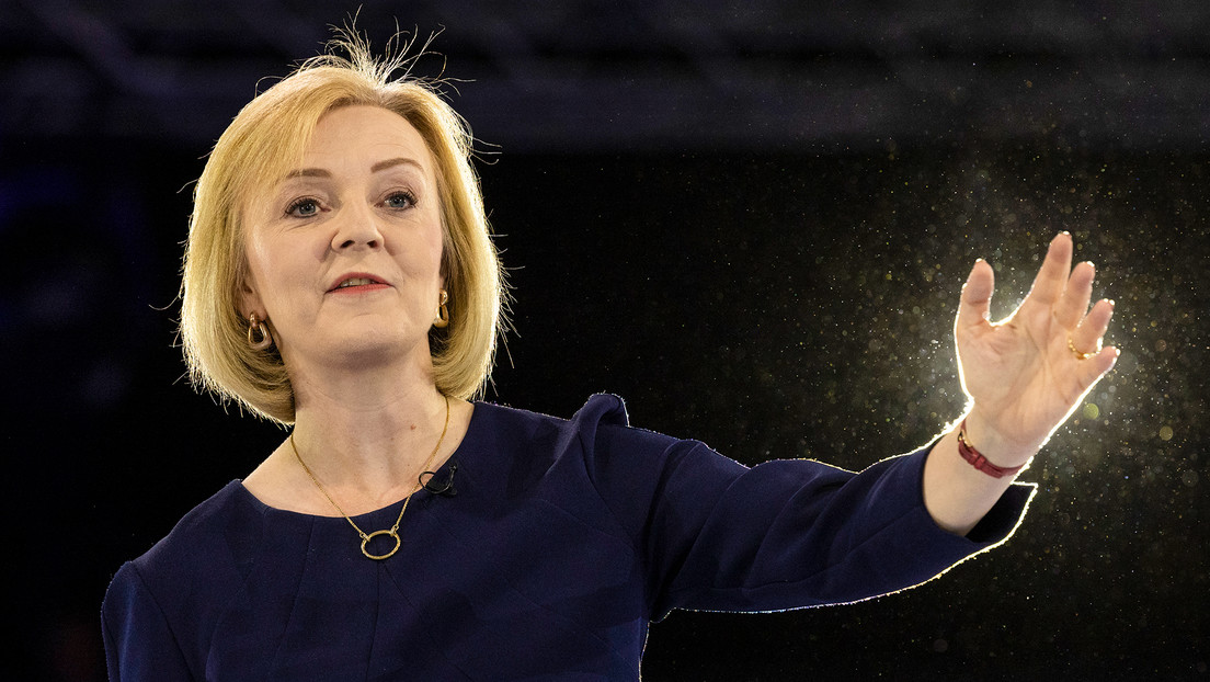 Liz Truss debe pagar por batas de baño y pantuflas desaparecidas de una residencia oficial