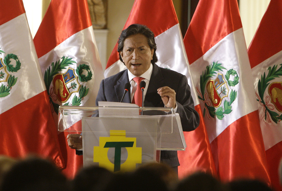 Alejandro Toledo anuncia su tercera candidatura presidencial, Lima, 10 de noviembre de 2010./ AP
