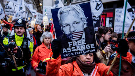 Congresista estadounidense insta a retirar los cargos contra Julian Assange