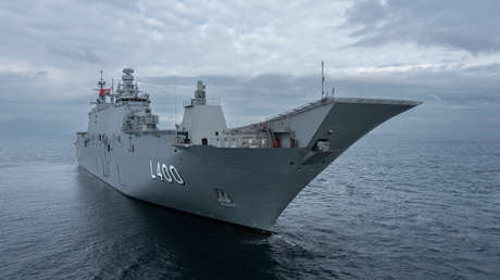 La Armada de Turquía recibe el primer 'portadrones' del mundo