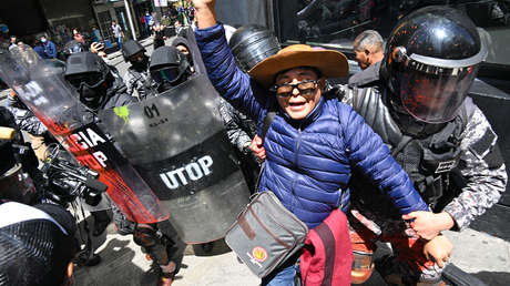 Choques entre la Policía y manifestantes durante una nueva protesta de maestros en Bolivia