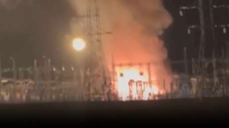 VIDEO: Fuertes incendios en dos instalaciones de infraestructura civil en la provincia rusa de Bélgorod