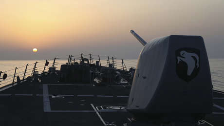 El Ejército chino vigila al destructor de misiles guiados estadounidense que navegó por el estrecho de Taiwán