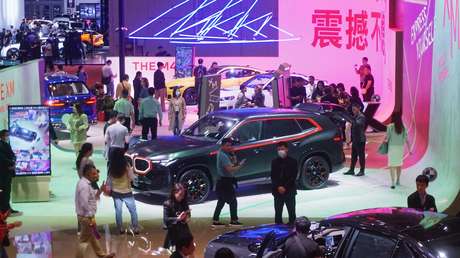 BMW se disculpa tras negarse a dar helado gratis a los visitantes chinos en el Salón del Automóvil de Shanghái