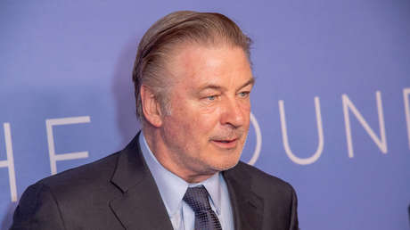 Retiran los cargos contra Baldwin por la muerte de la directora de fotografía durante el rodaje de 'Rust'