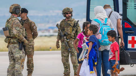 Evacuan masivamente a los extranjeros de Sudán aprovechando el alto el fuego de 72 horas