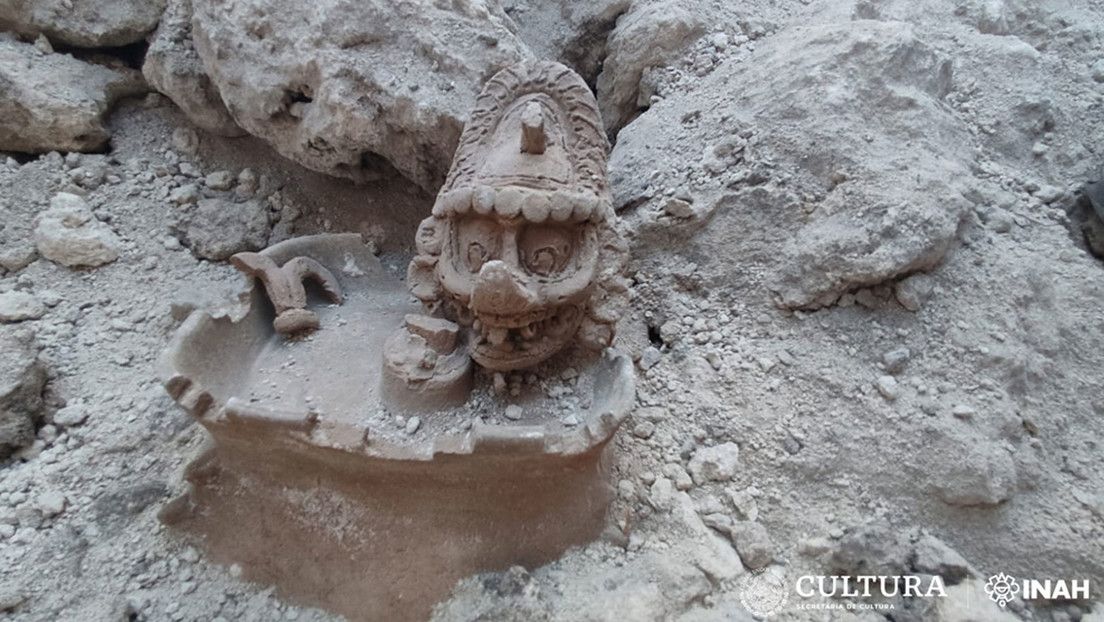 Descubren una escultura del dios K'awiil en excavaciones del Tren Maya en el sureste de México