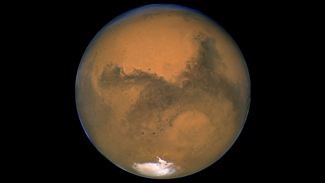 Explorador chino encuentra signos de agua reciente en dunas de arena de Marte
