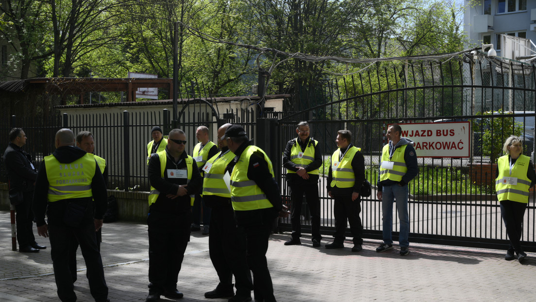 Rusia protesta ante Polonia por la toma forzosa de la escuela de su embajada en Varsovia
