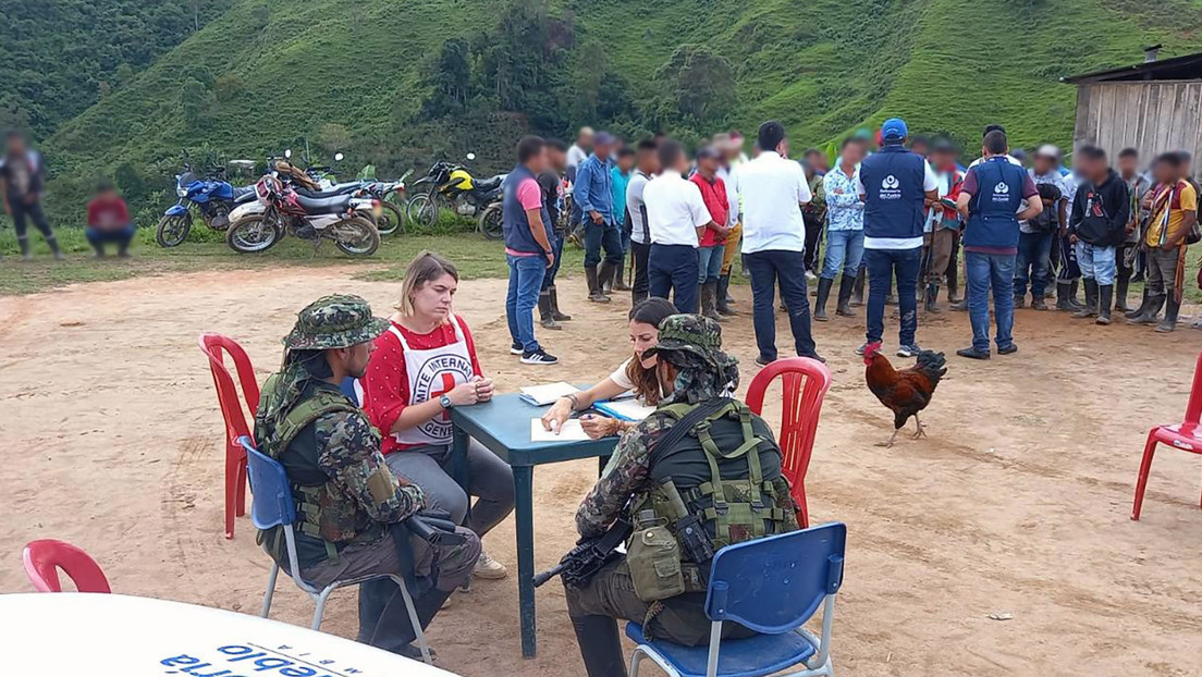 Disidencias de las FARC liberan a 3 personas que mantenían retenidas en Colombia