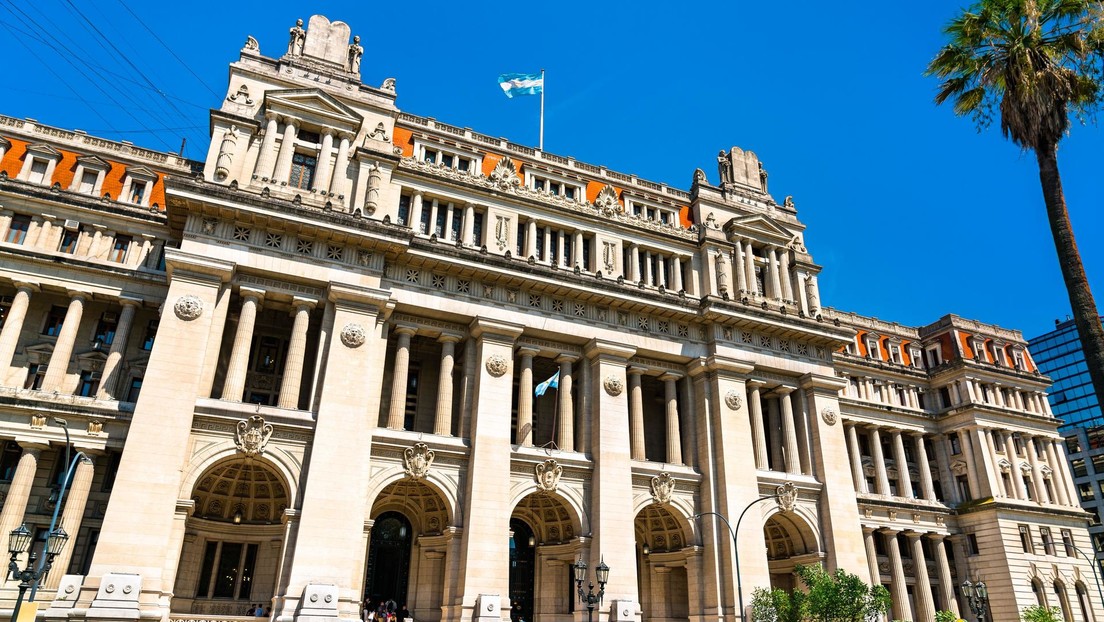 El Gobierno de Argentina acusa a la Corte Suprema de "intromisión en el proceso democrático"