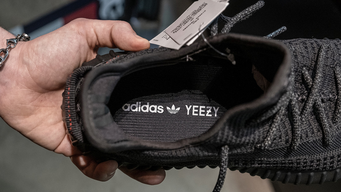 Adidas baraja qué hacer con las zapatillas Yeezy que se quedaron en el limbo